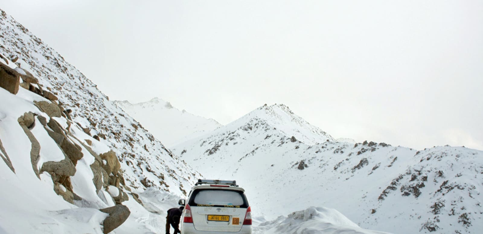 Manali by Luxury Volvo and Private Vehicle in Manali